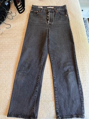 Levi's Black High-Rise Button-Fly Cropped Jeans